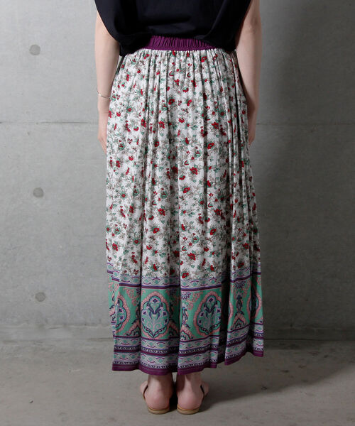 fredy couleur（フレディクルール）の「更紗プリントタックギャザースカート（スカート・レディース・ホワイト系その他5/ブラック系その他4・38）」の9枚目の写真