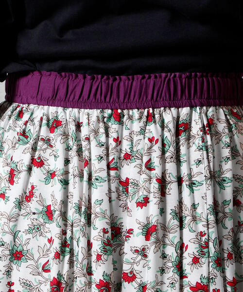 fredy couleur（フレディクルール）の「更紗プリントタックギャザースカート（スカート・レディース・ホワイト系その他5/ブラック系その他4・38）」の10枚目の写真