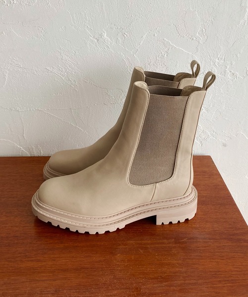 CAPRICIEUX LE'MAGE（カプリシューレマージュ）の「〈グレージュ / WEB・一部店舗限定〉サイドゴアブーツ（ブーツ・レディース・ブラック/グレイッシュベージュ・39/37）」の11枚目の写真