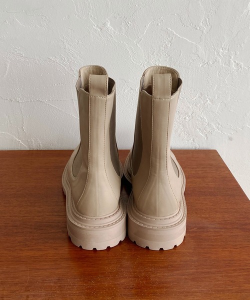 CAPRICIEUX LE'MAGE（カプリシューレマージュ）の「〈グレージュ / WEB・一部店舗限定〉サイドゴアブーツ（ブーツ・レディース・ブラック/グレイッシュベージュ・39/37）」の16枚目の写真