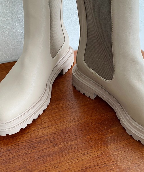 CAPRICIEUX LE'MAGE（カプリシューレマージュ）の「〈グレージュ / WEB・一部店舗限定〉サイドゴアブーツ（ブーツ・レディース・ブラック/グレイッシュベージュ・39/37）」の18枚目の写真