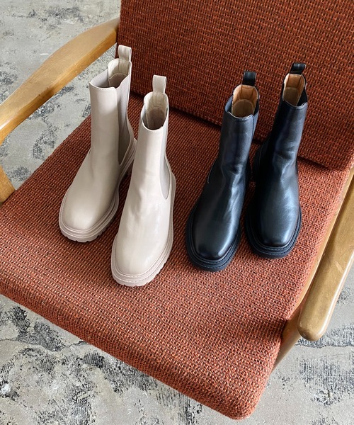 CAPRICIEUX LE'MAGE（カプリシューレマージュ）の「〈グレージュ / WEB・一部店舗限定〉サイドゴアブーツ（ブーツ・レディース・ブラック/グレイッシュベージュ・39/37）」の7枚目の写真