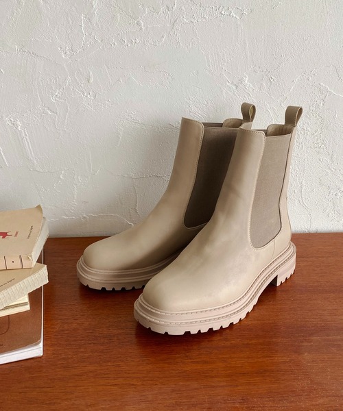 CAPRICIEUX LE'MAGE（カプリシューレマージュ）の「〈グレージュ / WEB・一部店舗限定〉サイドゴアブーツ（ブーツ・レディース・ブラック/グレイッシュベージュ・39/37）」の14枚目の写真