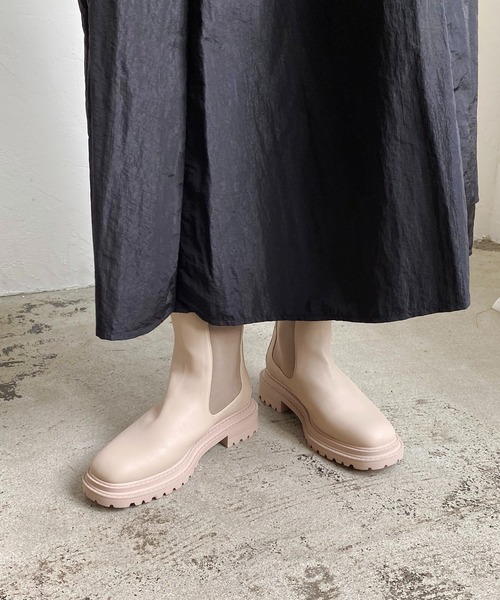 CAPRICIEUX LE'MAGE（カプリシューレマージュ）の「〈グレージュ / WEB・一部店舗限定〉サイドゴアブーツ（ブーツ・レディース・ブラック/グレイッシュベージュ・39/37）」の12枚目の写真