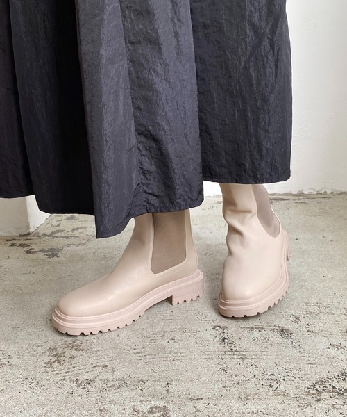 CAPRICIEUX LE'MAGE（カプリシューレマージュ）の「〈グレージュ / WEB・一部店舗限定〉サイドゴアブーツ（ブーツ・レディース・ブラック/グレイッシュベージュ・39/37）」の10枚目の写真