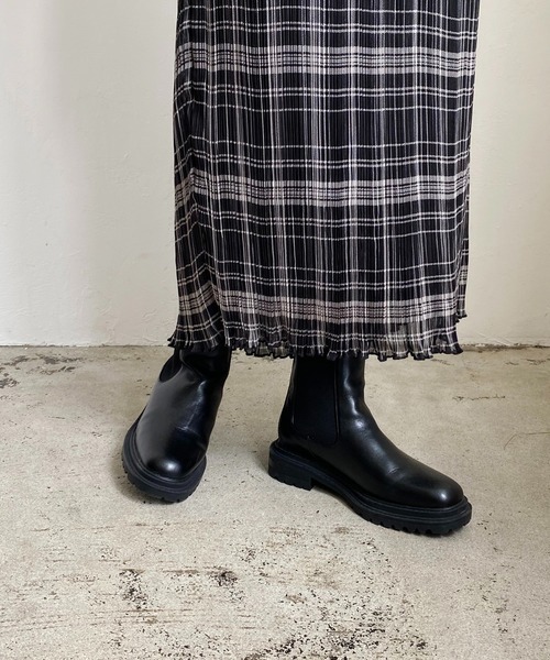 CAPRICIEUX LE'MAGE（カプリシューレマージュ）の「〈グレージュ / WEB・一部店舗限定〉サイドゴアブーツ（ブーツ・レディース・ブラック/グレイッシュベージュ・39/37）」の19枚目の写真