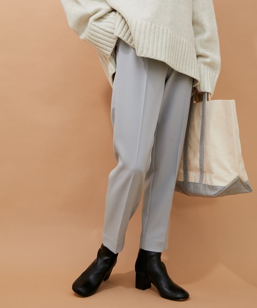 ADAM ET ROPE'（アダムエロペ）の「【一部カラーWEB限定・カラー追加】ストレッチカラーテーパードパンツ（スラックス・レディース・ブラック/パープル/サックスブルー/ピンク/ピンク系その他2/グレー・38/36/34）」の4枚目の写真