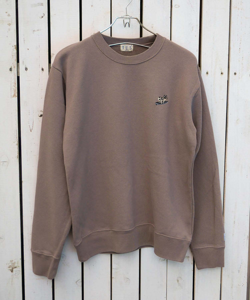 The Endless Summer(エンドレスサマー)の「TES TURN BUHI EMB CREWNECK SWEAT / クルーネックスウェット(スウェット・メンズ・ブラック/イエロー系その他/チャコール/ブルーグレー・MEDIUM/X-LARGE/LARGE/SMALL)」の1枚目の写真