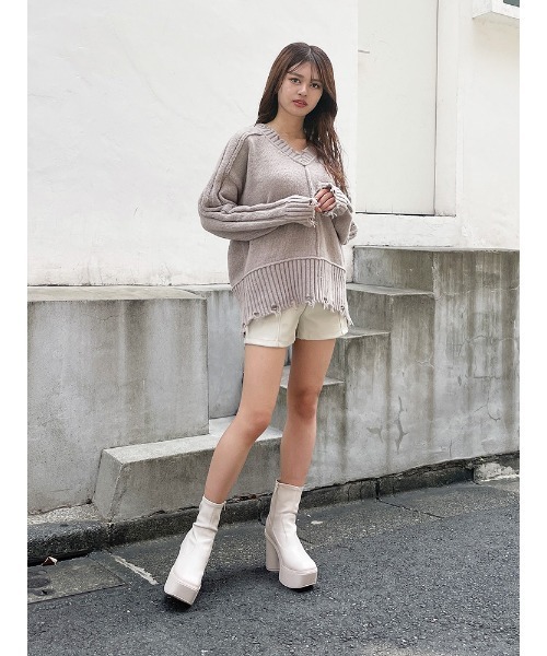 ENVYM（アンビー）の「Ｖネックアウトシームニット（ニット/セーター・レディース・ブラック/ベージュ/ホワイト・FREE）」の11枚目の写真