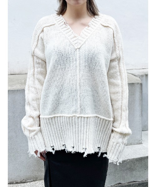 ENVYM（アンビー）の「Ｖネックアウトシームニット（ニット/セーター・レディース・ブラック/ベージュ/ホワイト・FREE）」の6枚目の写真