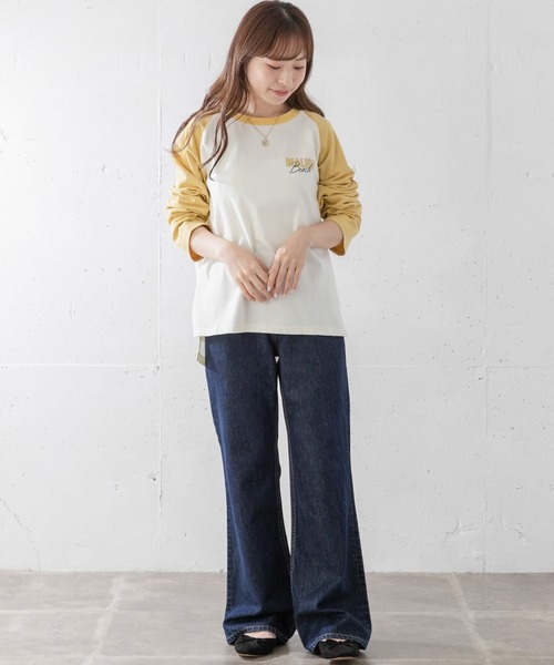 URBAN RESEARCH Sonny Label(アーバンリサーチサニーレーベル)の「ラグランロゴプリントロングTシャツ(Tシャツ/カットソー・レディース・モカ/スミクロ/イエロー・FREE)」の1枚目の写真