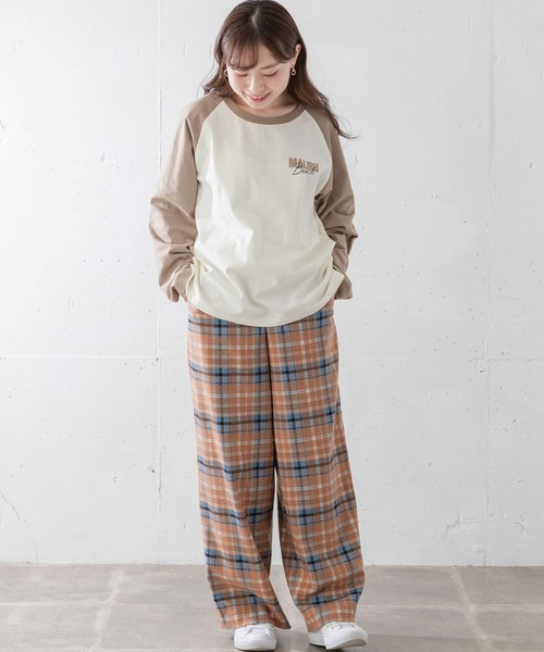 URBAN RESEARCH Sonny Label(アーバンリサーチサニーレーベル)の「ラグランロゴプリントロングTシャツ(Tシャツ/カットソー・レディース・モカ/スミクロ/イエロー・FREE)」の19枚目の写真