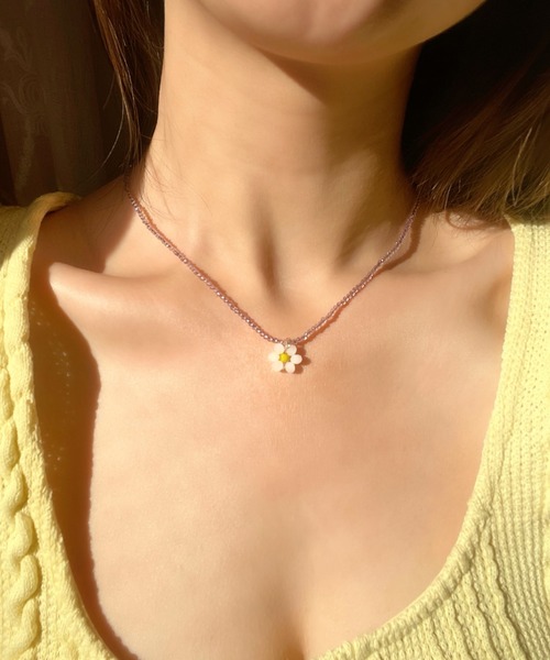 WHO'S WHO gallery（フーズフーギャラリー）の「フラワービーズネックレス（ネックレス・レディース・パープル・FREE）」の4枚目の写真