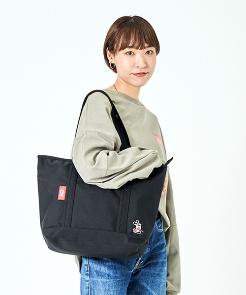 Manhattan Portage（マンハッタンポーテージ）の「Cherry Hill Tote Bag / Mickey Mouse 2021（トートバッグ・メンズ・ブラック・MEDIUM）」の4枚目の写真