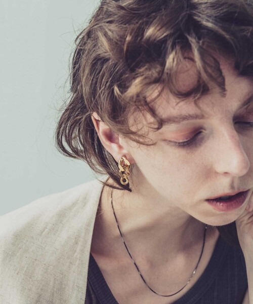 and cloud（アンドクラウド）の「Gradation Earring S / Single（イヤリング・レディース・イエローゴールド/シルバー系その他/シルバー/ゴールド系その他・FREE）」の10枚目の写真