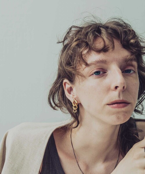 and cloud（アンドクラウド）の「Gradation Earring S / Single（イヤリング・レディース・イエローゴールド/シルバー系その他/シルバー/ゴールド系その他・FREE）」の12枚目の写真