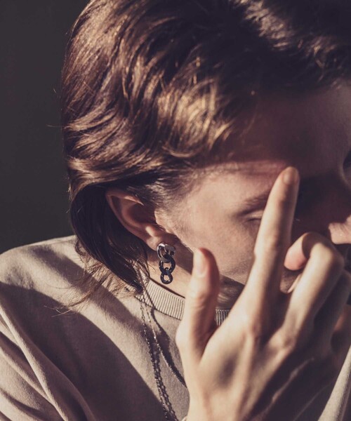 and cloud（アンドクラウド）の「Gradation Earring S / Single（イヤリング・レディース・イエローゴールド/シルバー系その他/シルバー/ゴールド系その他・FREE）」の16枚目の写真