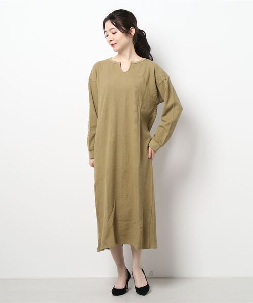 Lugnoncure(ルノンキュール)の「ワッフルキーネックワンピース(ワンピース・レディース・チャコール/グリーン/オフホワイト・フリ-)」の3枚目の写真