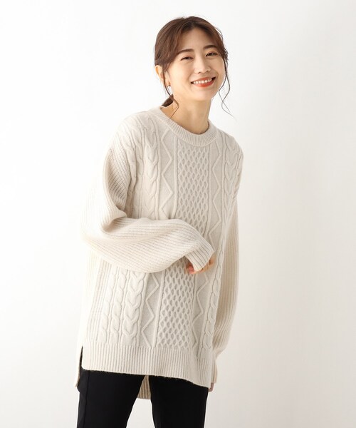 SHOO・LA・RUE（シューラルー）の「◆６色展開！洗濯機で洗えるざっくりもちもちケーブルニット（ニット/セーター・レディース・ライトブルー/サンドベージュ/ダークウッド/レモンイエロー/ピンク系/アイボリー・03/02/04）」の2枚目の写真