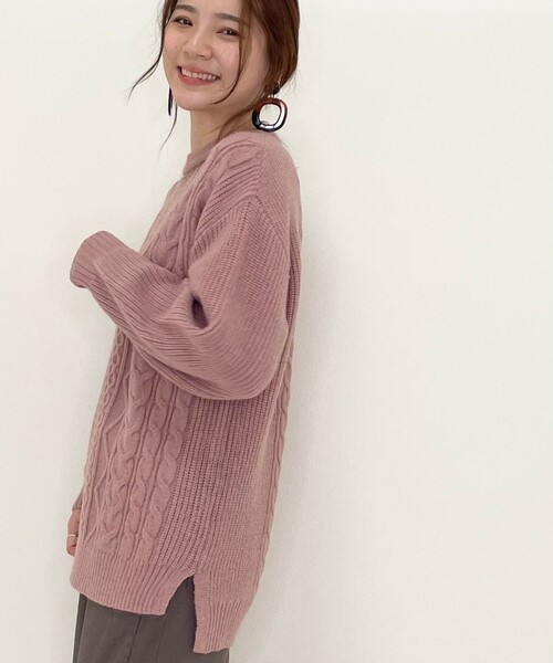 SHOO・LA・RUE（シューラルー）の「◆６色展開！洗濯機で洗えるざっくりもちもちケーブルニット（ニット/セーター・レディース・ライトブルー/サンドベージュ/ダークウッド/レモンイエロー/ピンク系/アイボリー・03/02/04）」の10枚目の写真