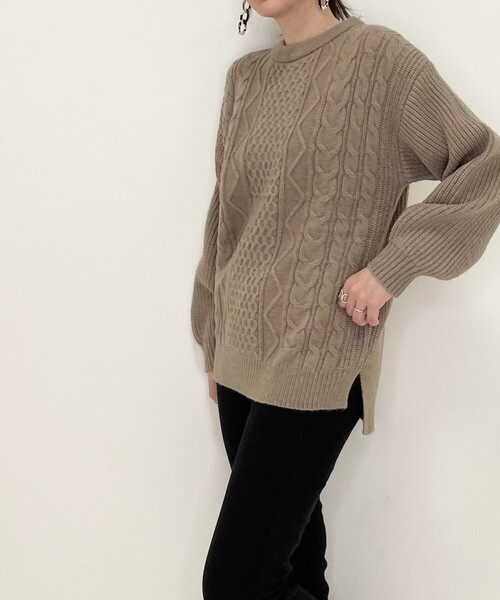 SHOO・LA・RUE（シューラルー）の「◆６色展開！洗濯機で洗えるざっくりもちもちケーブルニット（ニット/セーター・レディース・ライトブルー/サンドベージュ/ダークウッド/レモンイエロー/ピンク系/アイボリー・03/02/04）」の17枚目の写真