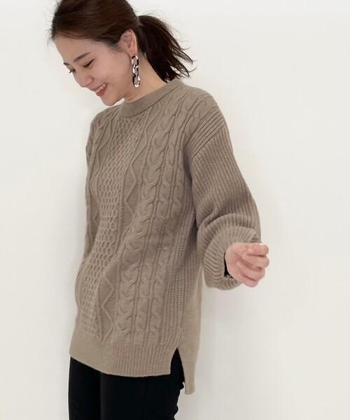 SHOO・LA・RUE（シューラルー）の「◆６色展開！洗濯機で洗えるざっくりもちもちケーブルニット（ニット/セーター・レディース・ライトブルー/サンドベージュ/ダークウッド/レモンイエロー/ピンク系/アイボリー・03/02/04）」の18枚目の写真