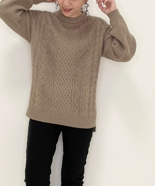 SHOO・LA・RUE（シューラルー）の「◆６色展開！洗濯機で洗えるざっくりもちもちケーブルニット（ニット/セーター・レディース・ライトブルー/サンドベージュ/ダークウッド/レモンイエロー/ピンク系/アイボリー・03/02/04）」の19枚目の写真