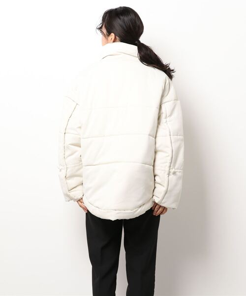 ENVYM（アンビー）の「スタンドカラーパディングＪＫ（その他アウター・レディース・アイボリー/ブラック・FREE）」の4枚目の写真