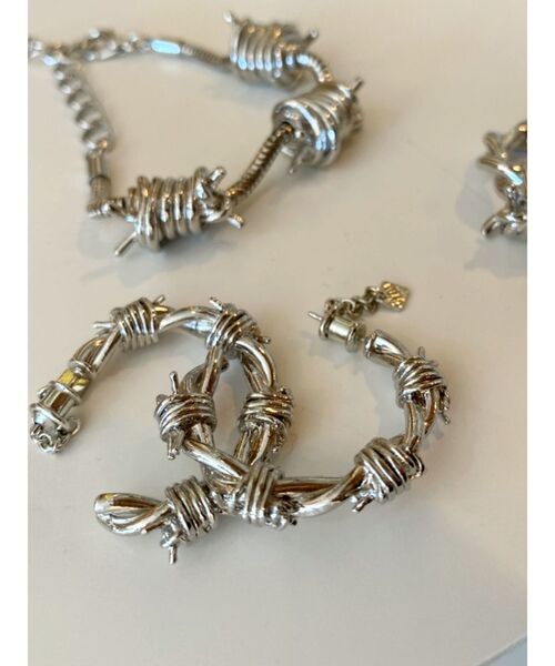 GYDA（ジェイダ）の「JEYSUS BARBED MIREピアス（ピアス（両耳用）・レディース・シルバー/ゴールド・FREE）」の2枚目の写真