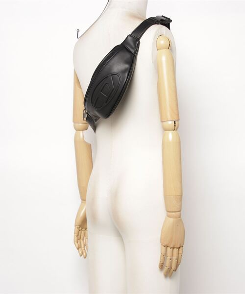 DIESEL（ディーゼル）の「ユニセックス Dロゴ ベルトバッグ（ボディバッグ/ウエストポーチ・メンズ・ブラック/イエロー/レッド・FREE）」の4枚目の写真