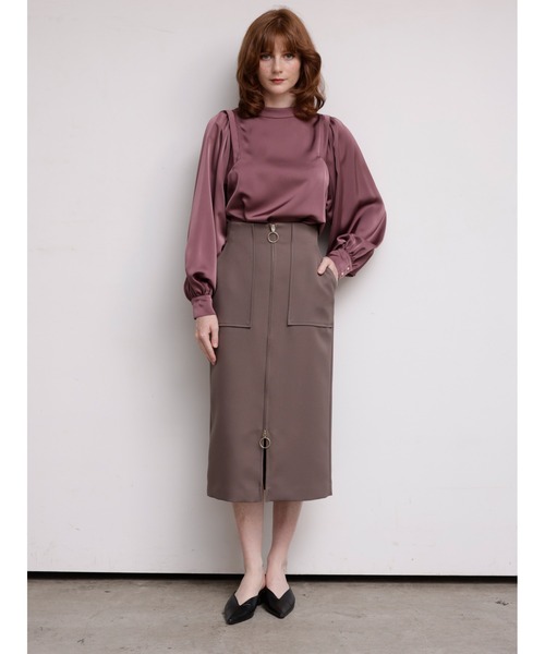 美品TONAL サテンボリュームスリーブブラウス ベージュ M アナウンサー着用 TONAL サテンボリュームスリーブブラウス ベージュ アナウンサー