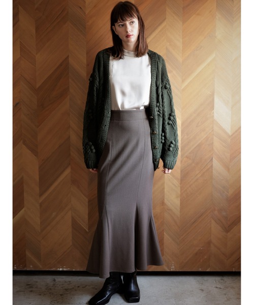 TONAL（トーナル）の「サテンボリュームスリーブブラウス