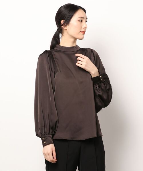 TONAL（トーナル）の「サテンボリュームスリーブブラウス
