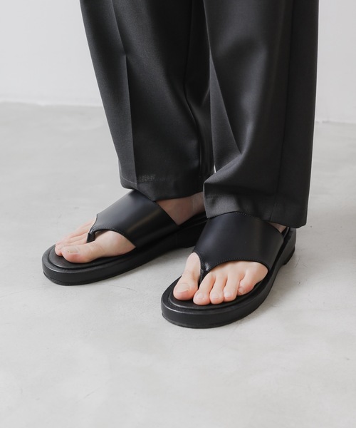 ATTACHMENT（アタッチメント）の「COW LEATHER サンダル / COW