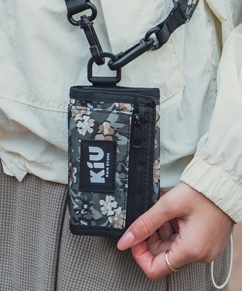 KiU（キウ）の「ウォーターリペレント ウォレット タイプ-A（ポーチ・レディース・カモフラージュ/ホワイト×ブルー/ホワイト系その他/ブラック系その他/その他10/ゼブラ/アニマル/カラフル/ブラック/レッド系その他/ブルー系その他/ブラック系その他2/マルチ/タイガーカモ/ブラック×カーキ/ベージュ系その他/ブルー系その他2/レオパード/ネイビー系/ダークグリーン系/ブルー系その他3・FREE）」の8枚目の写真