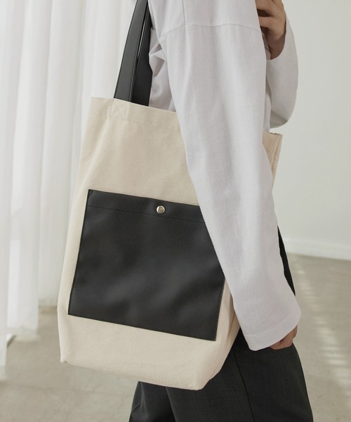 MONO-MART（モノマート）の「キャンバス×シンセティックレザーポケット コンビネーショントートバッグ（トートバッグ・メンズ・アイボリー/ブラック・FREE）」の7枚目の写真