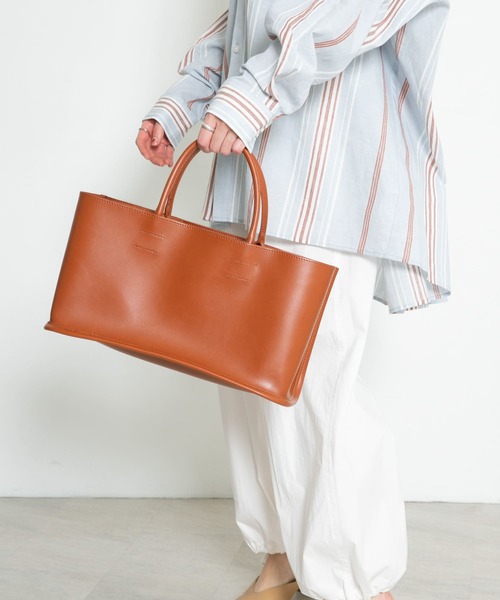 KBF(ケイビーエフ)の「ポーチ付きスクエアキューブハンドBAG(ハンドバッグ・レディース・ブラック/カーキ/キャメル・ONE)」の4枚目の写真