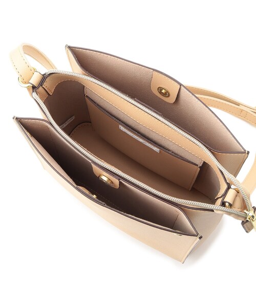 DRESKIP(ドレスキップ)の「◆一枚革風あおりショルダーバッグ(ショルダーバッグ・レディース・ブラック/ベージュ/アイボリー・00)」の5枚目の写真