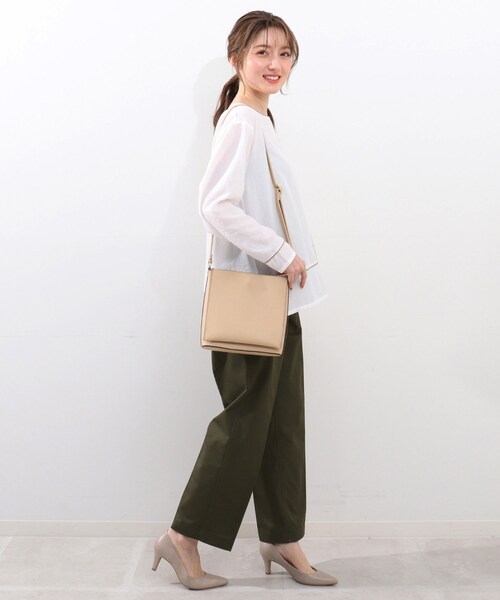 DRESKIP(ドレスキップ)の「◆一枚革風あおりショルダーバッグ(ショルダーバッグ・レディース・ブラック/ベージュ/アイボリー・00)」の6枚目の写真