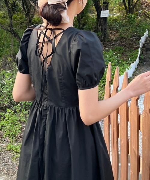 Opinion korean town（オピニオン コリアン タウン）の「YUGA バックオープン　パフスリーブフレアワンピース（ワンピース・レディース・ホワイト/ライトブルー/オレンジ/ライトイエロー/ブラック・FREE）」の2枚目の写真