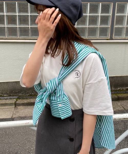 one after another NICE CLAUP（ワンアフターアナザーナイスクラップ）の「オーガニックコットンn刺しゅうTee（Tシャツ/カットソー・レディース・オフホワイト/ブラック系その他/グリーン/イエロー系その他/ベビーピンク・FREE）」の2枚目の写真