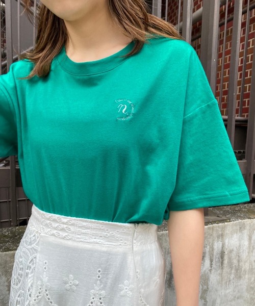 one after another NICE CLAUP（ワンアフターアナザーナイスクラップ）の「オーガニックコットンn刺しゅうTee（Tシャツ/カットソー・レディース・オフホワイト/ブラック系その他/グリーン/イエロー系その他/ベビーピンク・FREE）」の7枚目の写真