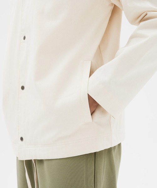 NEW BALANCE（ニューバランス）の「NB Athletics Nature State コーチジャケット（ブルゾン・メンズ・オフホワイト/オリーブ/ブラック・SMALL/MEDIUM/LARGE/X-LARGE/XX-LARGE）」の13枚目の写真