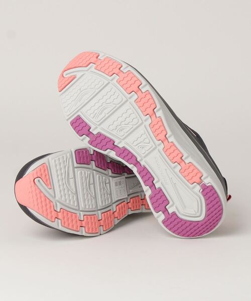 SKECHERS（スケッチャーズ）の「SKECHERS D'LUX WALKER-GET OASIS  / スケッチャーズ デラックス ウォーカー　-ゲット オアシス（スニーカー・レディース・チャコールグレー/ネイビー×ホワイト/ブラック・23cm/22.5cm/24cm/24.5cm/25cm/23.5cm）」の17枚目の写真