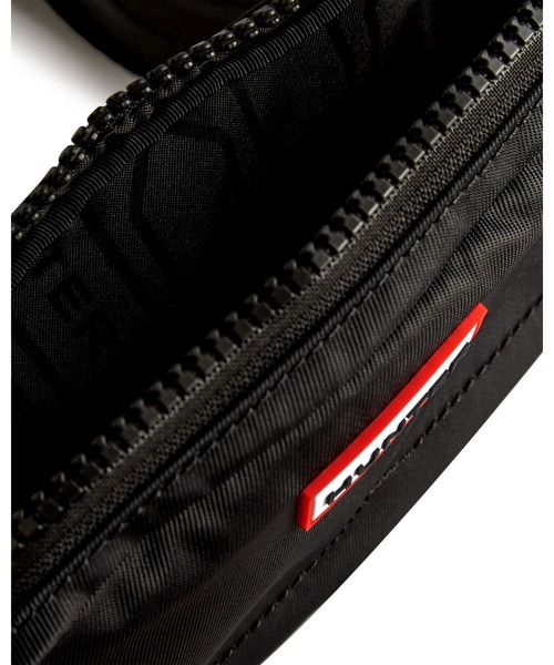 HUNTER（ハンター）の「NYLON KEEPER PHONE POUCH（ボディバッグ/ウエストポーチ・レディース・ブラック/ネイビー/レッド/オレンジ/グリーン/ピンクベージュ/オフホワイト/ダークオリーブ・FREE/ONE SIZE）」の10枚目の写真