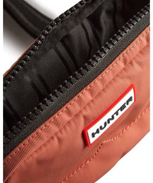 HUNTER（ハンター）の「NYLON KEEPER PHONE POUCH（ボディバッグ/ウエストポーチ・レディース・ブラック/ネイビー/レッド/オレンジ/グリーン/ピンクベージュ/オフホワイト/ダークオリーブ・FREE/ONE SIZE）」の20枚目の写真