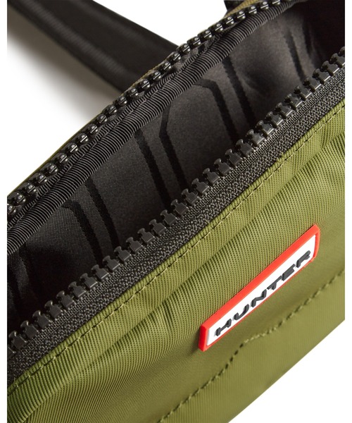 HUNTER（ハンター）の「NYLON KEEPER PHONE POUCH（ボディバッグ/ウエストポーチ・レディース・ブラック/ネイビー/レッド/オレンジ/グリーン/ピンクベージュ/オフホワイト/ダークオリーブ・FREE/ONE SIZE）」の13枚目の写真