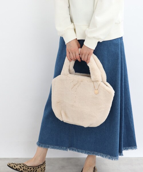 SHOO・LA・RUE（シューラルー）の「◆フェイクファートート（トートバッグ・レディース・ブラウン系1/ダークグレー/サンドベージュ/ライトグリーン/アイボリー/グレー・00）」の2枚目の写真