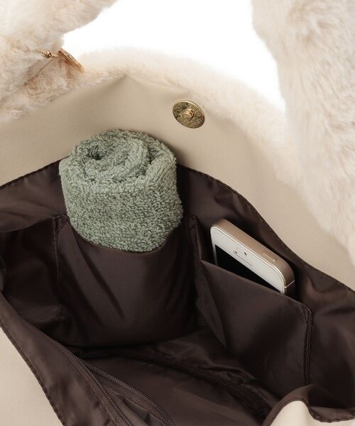 SHOO・LA・RUE（シューラルー）の「◆フェイクファートート（トートバッグ・レディース・ブラウン系1/ダークグレー/サンドベージュ/ライトグリーン/アイボリー/グレー・00）」の22枚目の写真