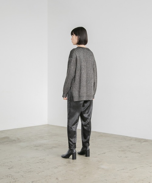 yuw（ユウ）の「サテンテーパードパンツ　165773（その他パンツ・レディース・ブラック/シルバー/グリーン・MEDIUM/LARGE）」の21枚目の写真